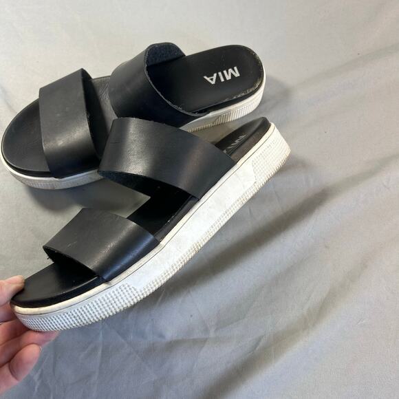 MIA Women's Black Leather two strap slip on sandals size 8 - Picture 4 of 8